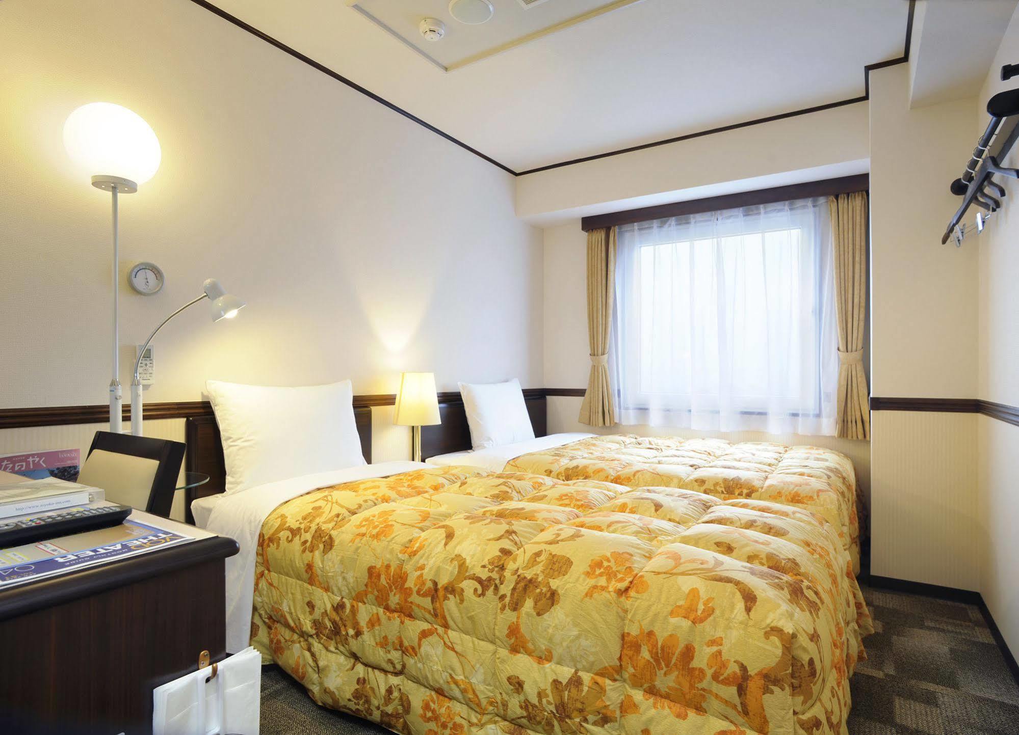 Toyoko Inn Hokkaido Tomakomai Ekimae Exterior foto