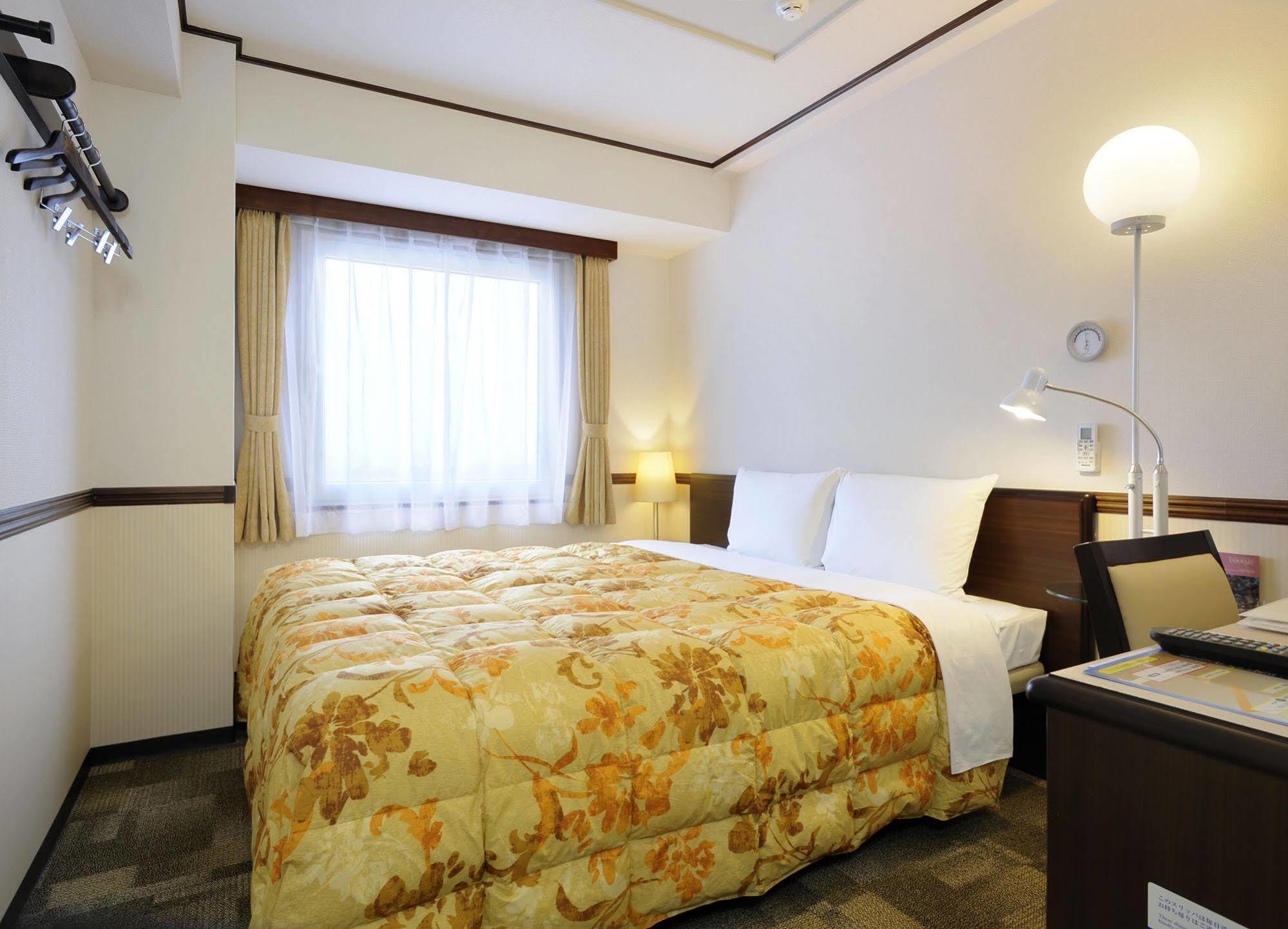Toyoko Inn Hokkaido Tomakomai Ekimae Exterior foto