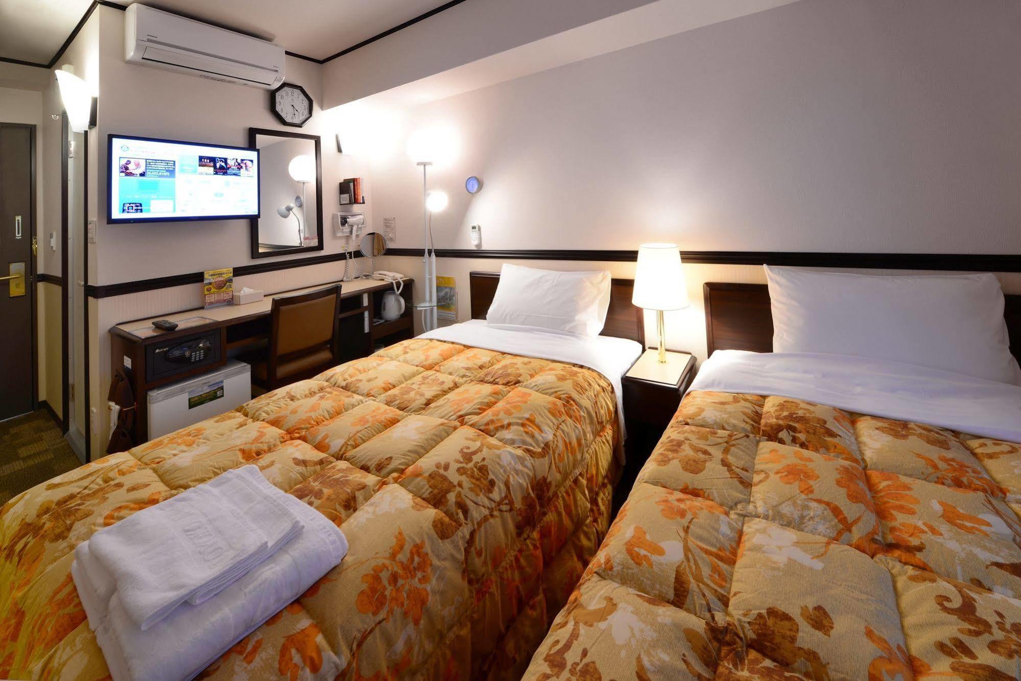 Toyoko Inn Hokkaido Tomakomai Ekimae Exterior foto